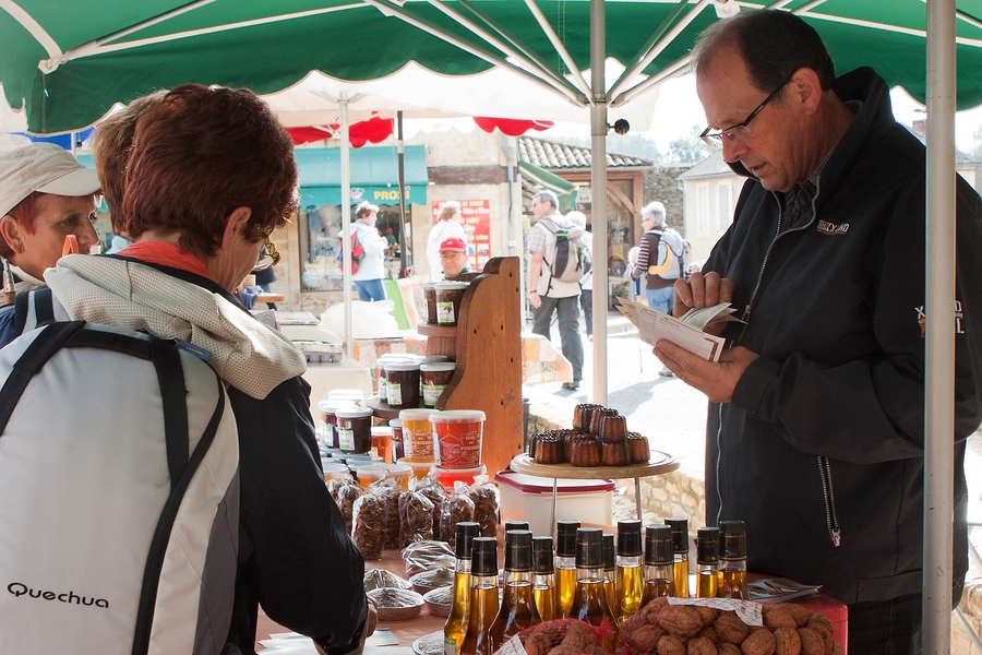 Canneles auf dem Markt von St. Geniés